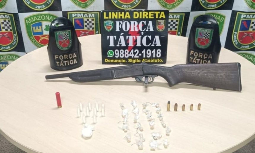 Apreensão de armas e drogas pela Força Tática após confronto entre facções criminosas.