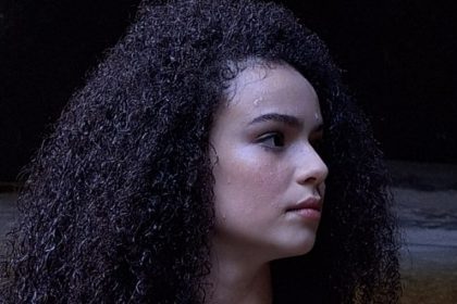 Valentina Marques, de apenas 14 anos, vem chamando atenção no cenário artístico com trabalhos de destaque no teatro e no audiovisual