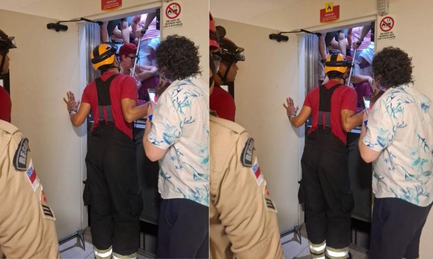 Bombeiros do Amazonas resgatam turistas presos em um elevador.