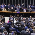 Câmara aprova projeto que amplia bancada