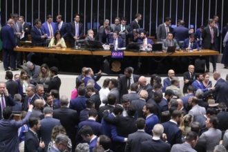 Câmara aprova projeto que amplia bancada