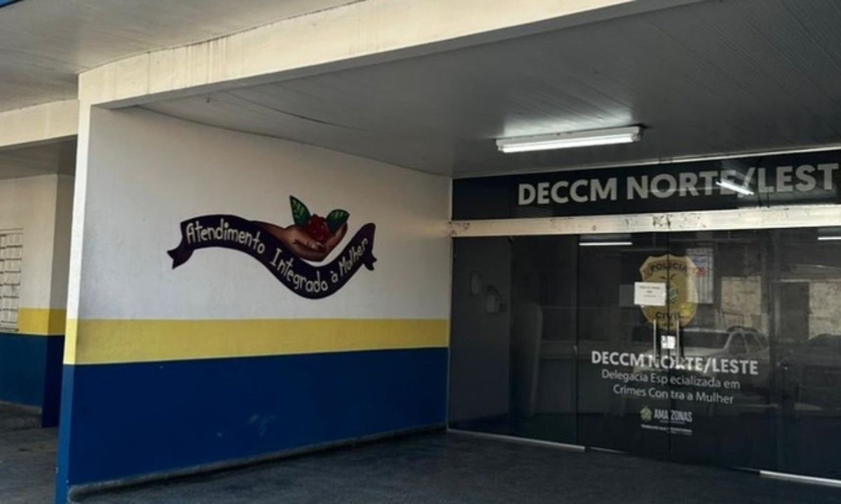 Fachada da Delegacia Especializada em Crimes Contra a Mulher (DECCM) no bairro Cidade de Deus, Manaus.