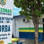 Fachada da Delegacia Interativa de Polícia (DIP) de Borba, Amazonas, com a placa de identificação e a fachada do prédio.