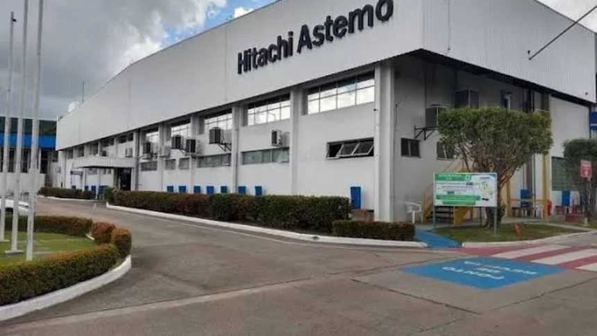 Fachada da Hitachi Astemo, empresa que oferece oportunidades de estágio para universitários em Manaus.