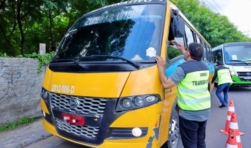 Prefeitura resolveu convocar 320 classificados no processo para licenciar o transporte coletivo complementar,