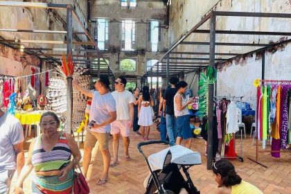 Centro de Manaus tem aulas de Yoga e oficina de tecidos com artistas circenses
