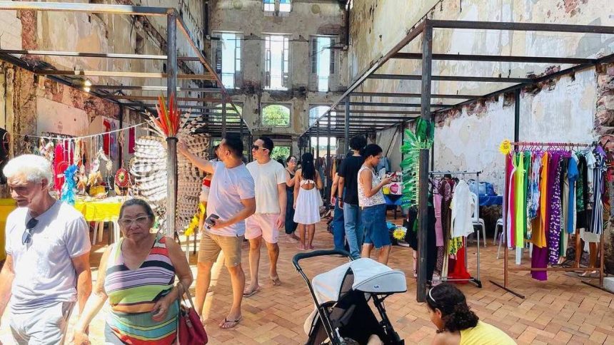 Centro de Manaus tem aulas de Yoga e oficina de tecidos com artistas circenses