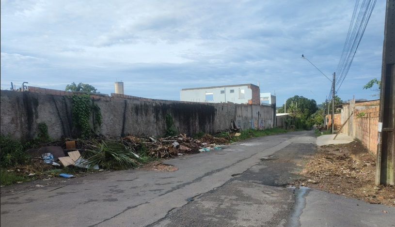 Ruas do Tarumã repletas de buracos