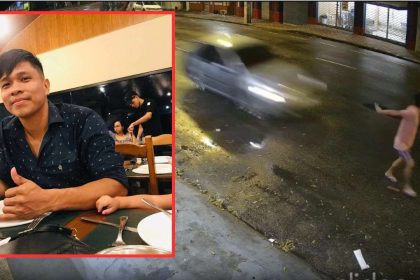 Um homem sorri e dá um joinha sentado em uma mesa de restaurante. No fundo, uma outra pessoa aparece em outro ambiente, sendo atropelado por um carro.