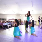 Imagem colorida mostra cursos sendo realizados no CMAE Anibal Bessa