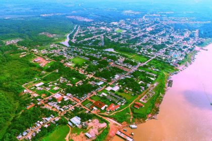 Imagem colorida mostra vista aérea de Borba
