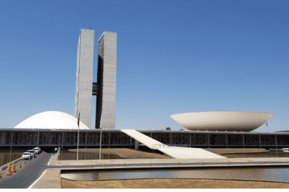 Imagem colorida mostra frente do Congresso Nacional