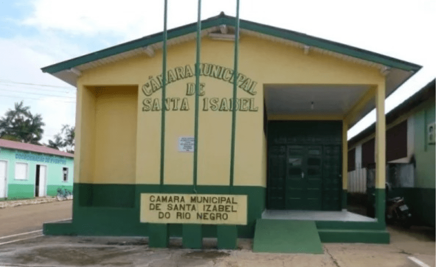 Imagem colorida mostra Câmara Municipal de Santa Izabel do Rio Negro