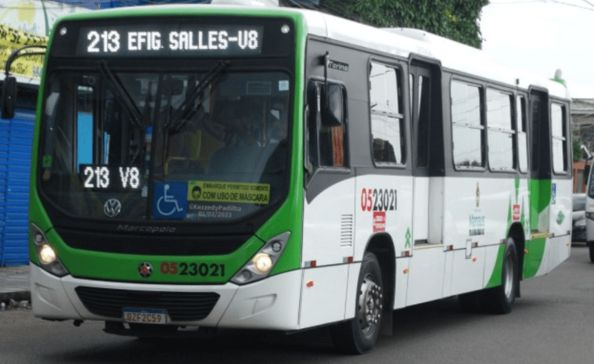 Imagem colorida mostra ônibus da via verde