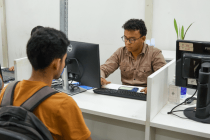 Imagem colorida mostra atendimento do Sine Amazonas