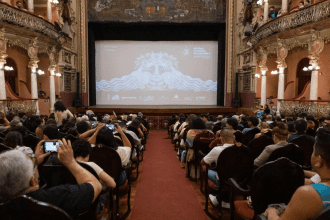 Imagem colorida mostra Festival Olhar do Norte no Teatro Amazonas
