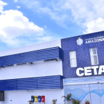Imagem colorida mostra fachada de prédio do Cetam