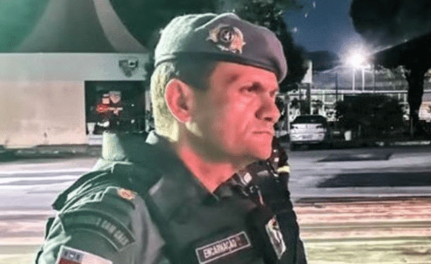 Imagem colorida mostra o coronel Marcos Vinicius Poinho Encarnação em ação pela PMAM