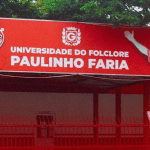 Imagem colorida mostra fachada de espaço da agremiação que iria a leilão