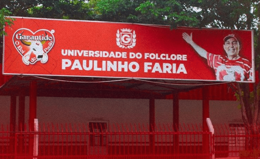 Imagem colorida mostra fachada de espaço da agremiação que iria a leilão