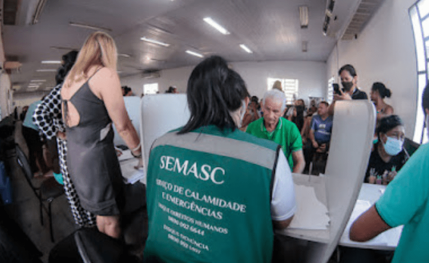 Imagem colorida mostra atendimento da Semasc