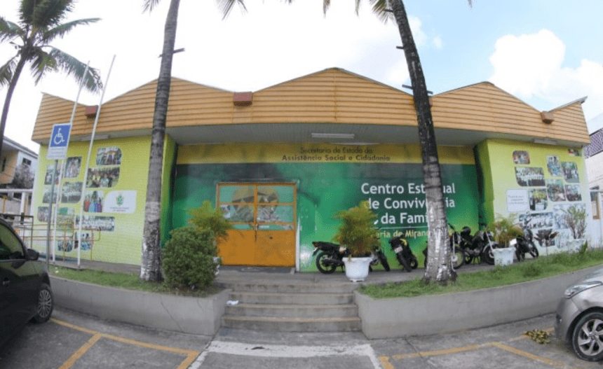 Imagem colorida mostra fachada do Centro de Convivência Magdalena Arce Daou