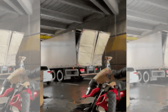 Imagem colorida mostra caminhão entalado em viaduto no bairro São Jorge no dia 12 de junho