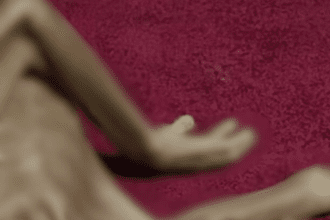 Imagem colorida mostra corpo de idoso encontrado no bairro São José em estado degradante