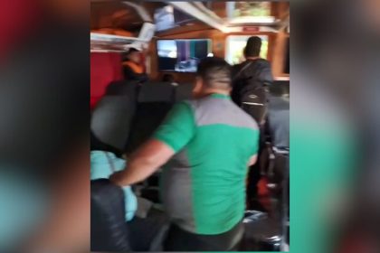 Lancha colide com barranco no Rio Negro e deixa três feridos no interior do Amazonas