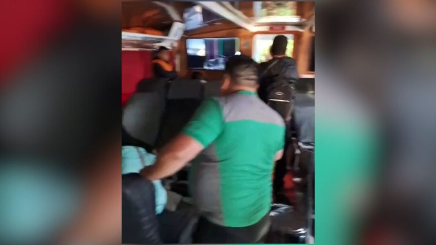 Lancha colide com barranco no Rio Negro e deixa três feridos no interior do Amazonas