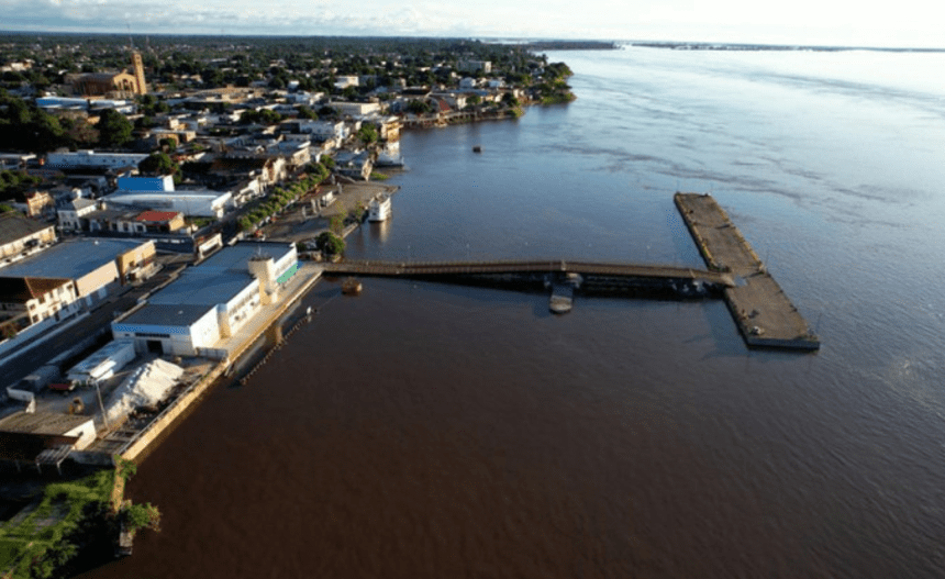 Imagem colorida mostra vista aérea do Porto de Parintins
