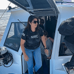 Imagem colorida mostra efetivo da SSP-AM chegando em Parintins