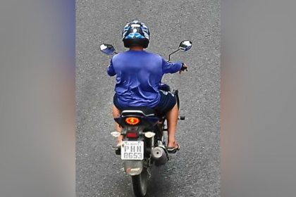 “Paredão” flagra motociclista com veículo roubado em Parintins; ele foi preso