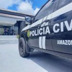Imagem colorida mostra entrada da DEHS onde homem prestou depoimento por morte da mĂŁe