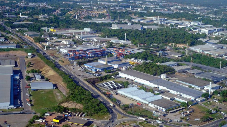 Imagem colorida mostra vista aérea do Polo Industrial de Manaus