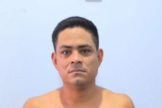 Imagem colorida mostra Charlei França de Lima, de 35 anos, procurado em decorrência de um crime de estupro envolvendo a própria sobrinha