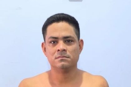 Imagem colorida mostra Charlei França de Lima, de 35 anos, procurado em decorrência de um crime de estupro envolvendo a própria sobrinha