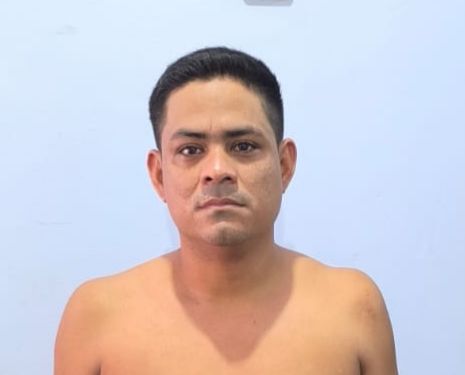Imagem colorida mostra Charlei França de Lima, de 35 anos, procurado em decorrência de um crime de estupro envolvendo a própria sobrinha
