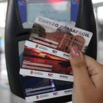 Imagem mostra passa-facil onde há benefício para meia-passagem extinção de pagamento em dinheiro