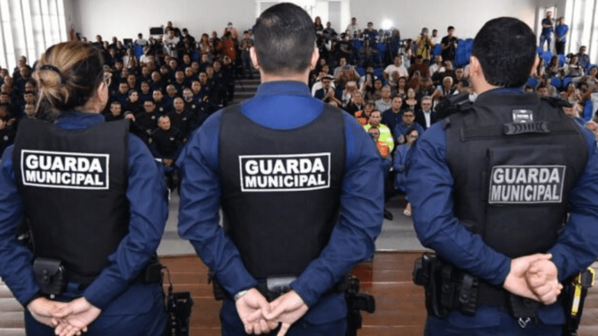 Imagem colorida mostra grande efetivo da Guarda Municipal