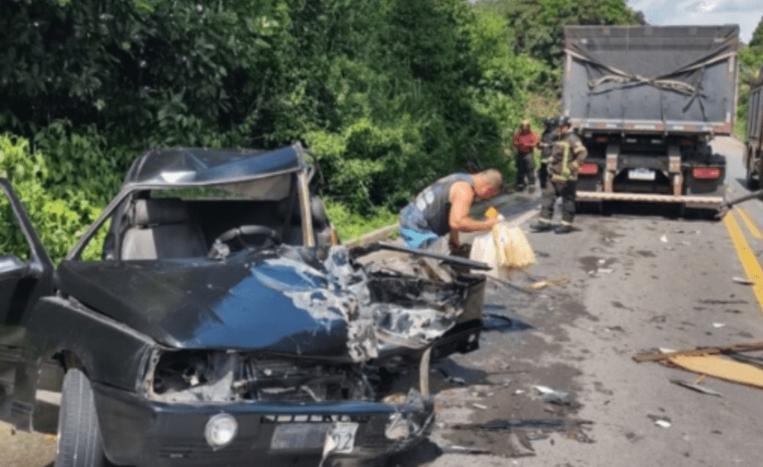 Imagem colorida mostra acidente na BR-174 na manhã desta sexta (20)