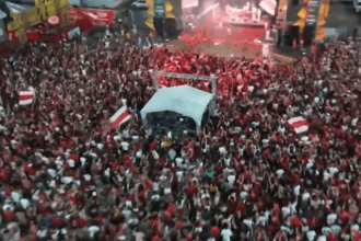 Imagem colorida mostra imagem aérea do último Curral do Garantido em Manaus realizado no Sambódromo