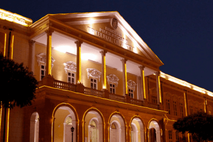 Imagem colorida mostra fachada do Tribunal de Justiça do Pará