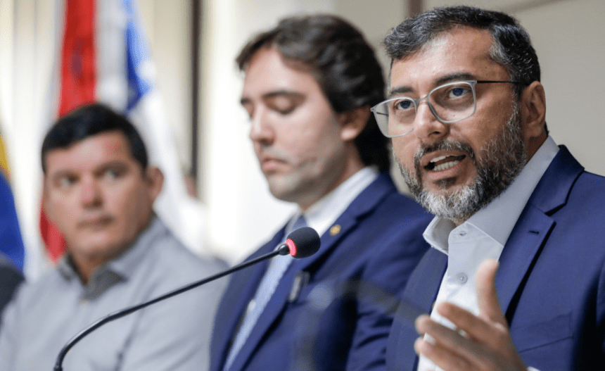 Imagem colorida mostra Wilson Lima falando sobre novo curso de Inteligência Artificial