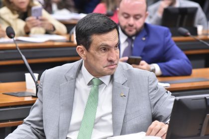 Imagem colorida mostra Sidney Leite em discussões sobre outras zonas francas