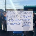 Imagem colorida mostra greve dos trabalhadores da Construção Civil