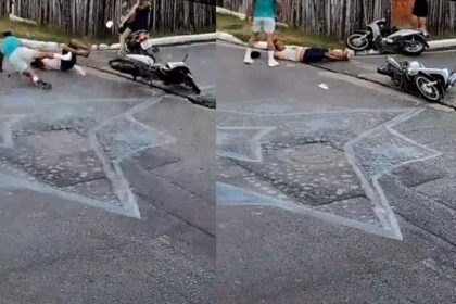 Acidente com motocicletas em cruzamento, com vítimas no chão e motos danificadas.