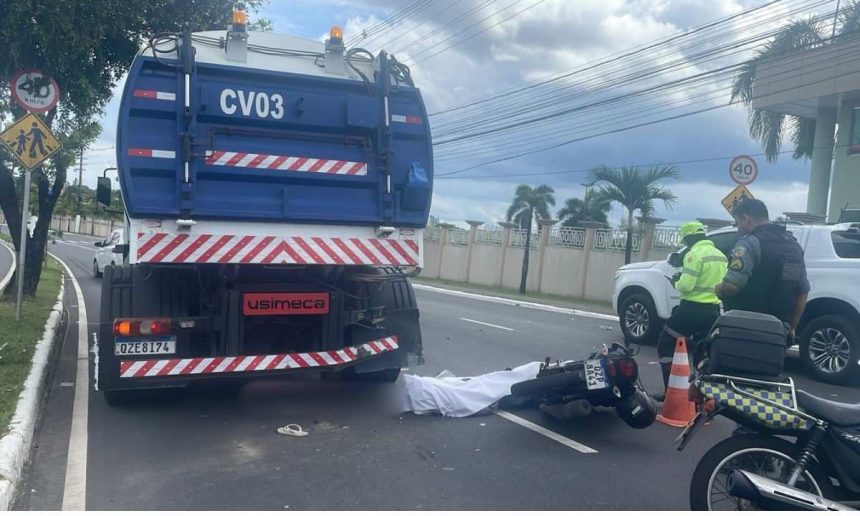 Acidente fatal em Manaus: caminhão e moto após colisão, motociclista morto.