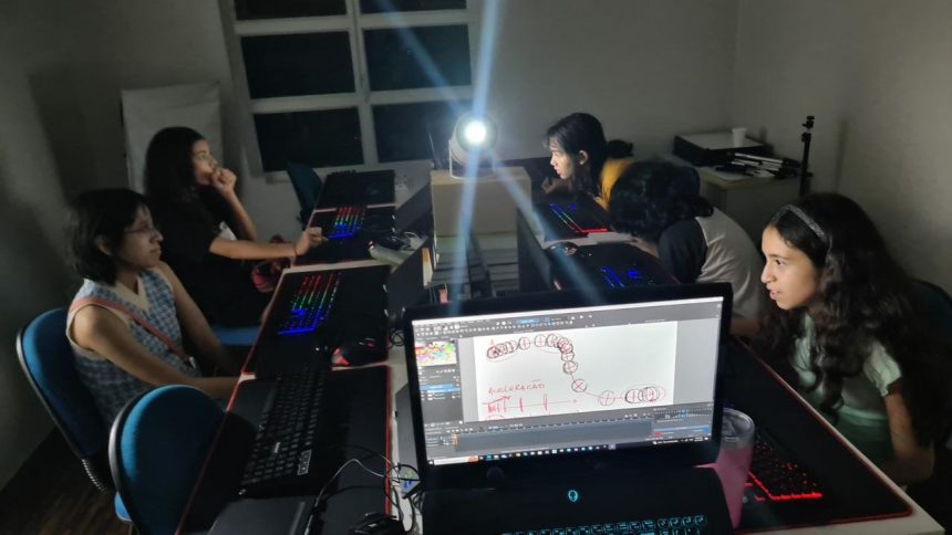 Alunos em aula de criação de jogos em Manaus.
