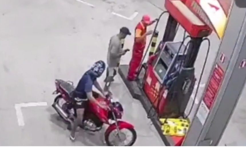 Assalto a posto de gasolina em Manaus: dupla armada rende funcionários e clientes.